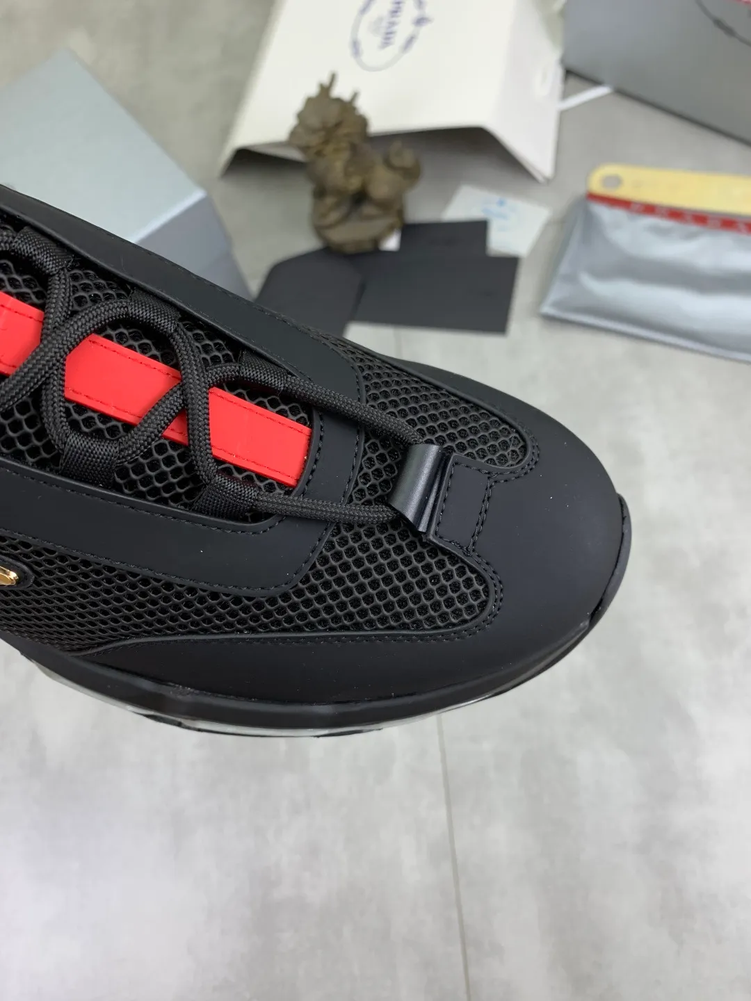 Men's men's shoes 💰P660 💰[New model] The top version is now available on the official website, 🆘 Air-cushion shock-absorbing thick-soled trendy brand (Prada) is the main popular model, avant-garde and versatile fashionable men's shoes, private version mold opening, cowhide surface splicing 1:1.. Simple fashion, original imported cowhide feet; the atmosphere and personality are more fashionable, eye-catching and pursuing class. It will subvert the old idea and be a must-have for fashion trendsetters with you! Must keep it for yourself ! Tall and comfortable, large and low, high-end quality workmanship. Size: 38-44 3️⃣colors available.